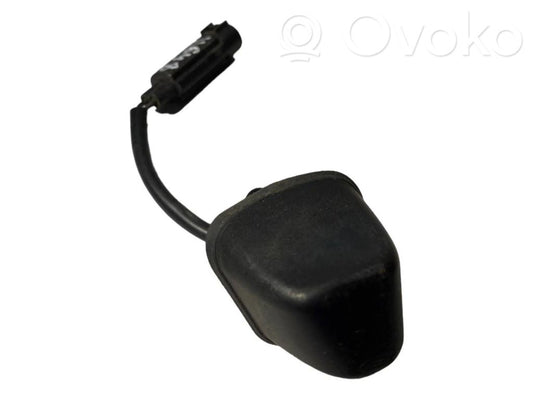 Mazgāšanas šķidruma smidzinātājs (-i) priekšējam logam