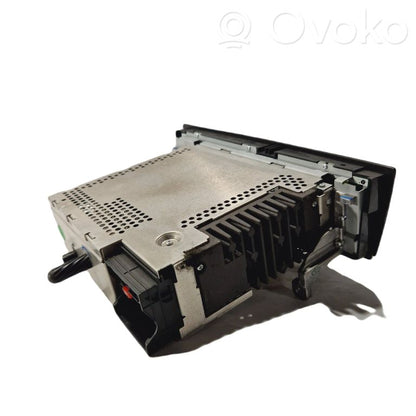 Radio / CD/DVD atskaņotājs / navigācija