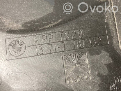 Dzinēja pārsegs (dekoratīva apdare)