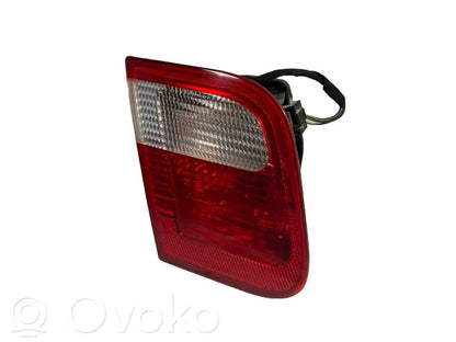 Aizmugurējais lukturis pārsegā