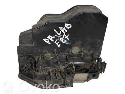 Priekšpusē slēdzene