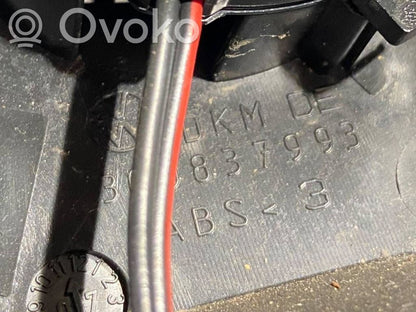 Augsto frekvenču skaļrunis (-i) priekšējās durvīs