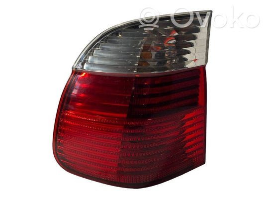 Aizmugurējais lukturis virsbūvē