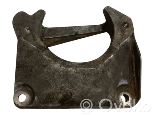 Engine mounting bracket