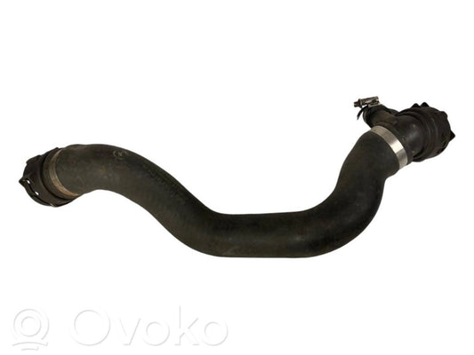 Caurulīte (-es) / šļūtene (-es)