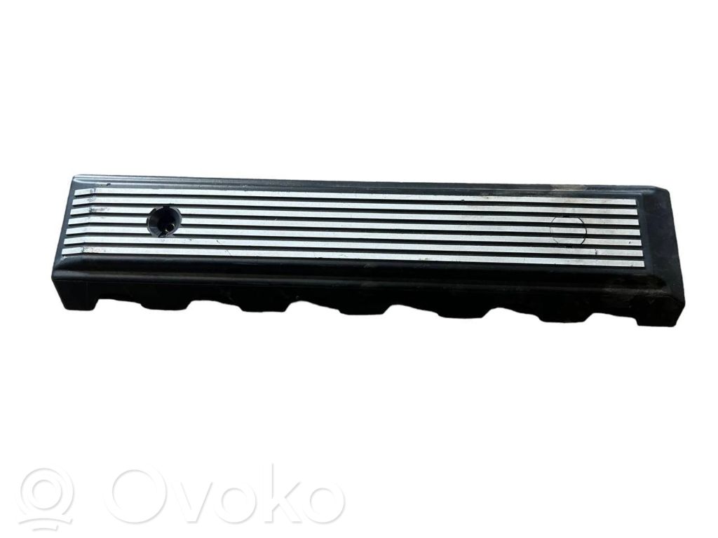 Engine cover (decorative trim)