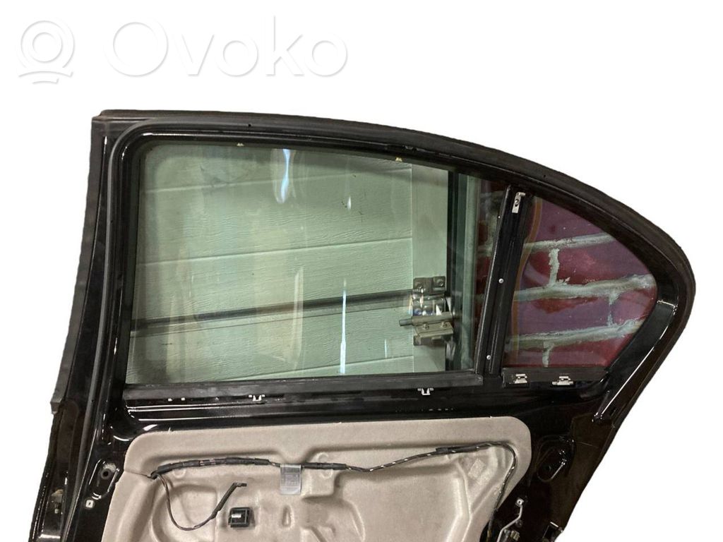 Задняя дверь