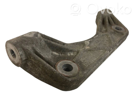 Aizmugurējā reduktora stiprinājums