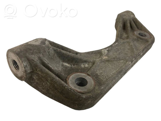 Aizmugurējā reduktora stiprinājums