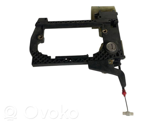 Holder/bracket for external opening handle at the front