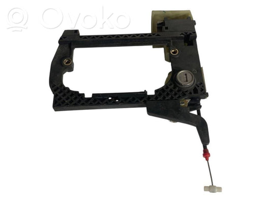 Holder/bracket for external opening handle at the front