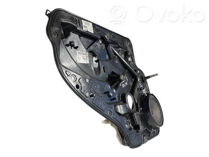 Aizmugurē elektriskais loga pacelšanas mehānisms bez motoriņa