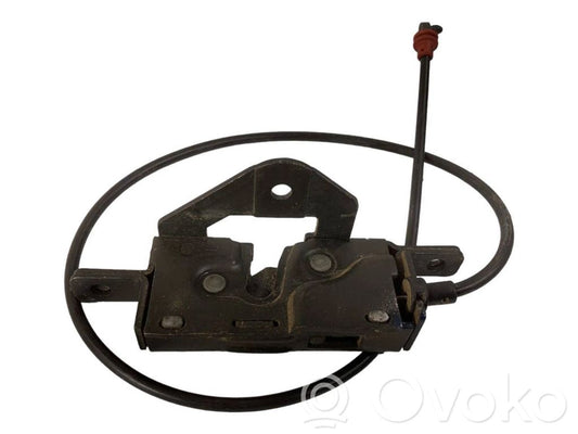 Aizmugurējā pārsega slēdzene