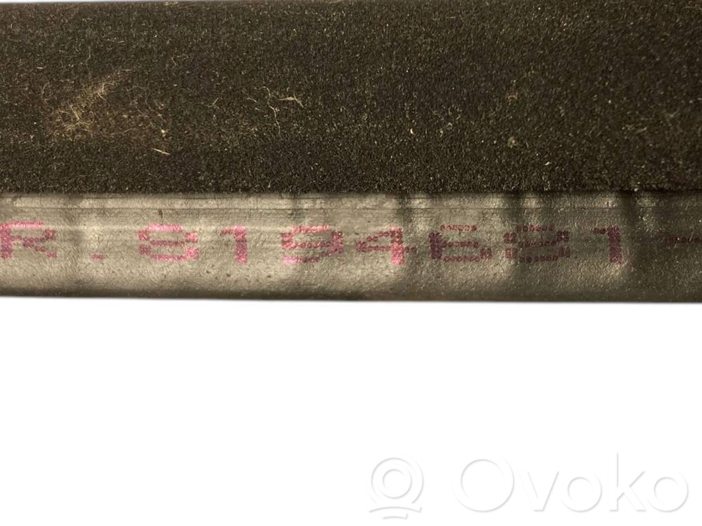 Priekšpusē apdares gumija (virsbūvē)