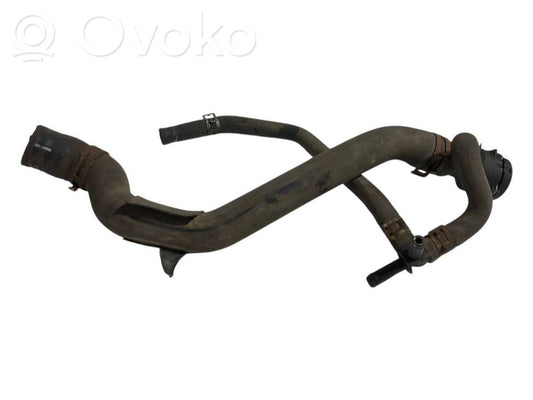 Caurulīte (-es) / šļūtene (-es)