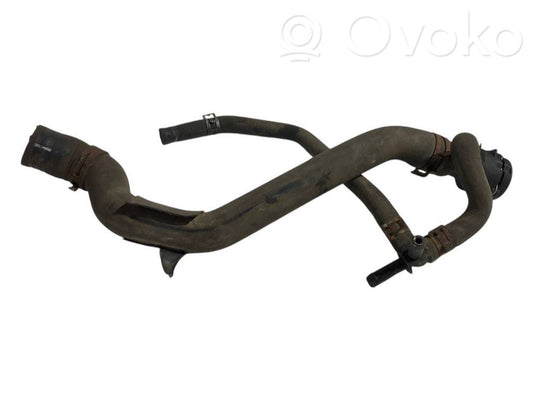 Caurulīte (-es) / šļūtene (-es)