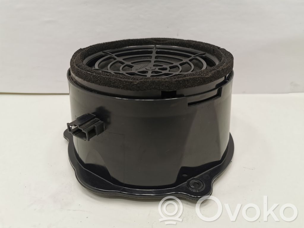 Динамик(и) в задней двери