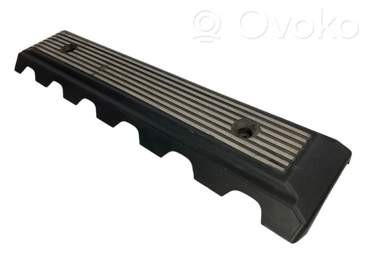 Dzinēja pārsegs (dekoratīva apdare)