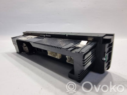 Gaisa kondicioniera / klimata kontroles / salona apsildes vadības bloks (salonā)