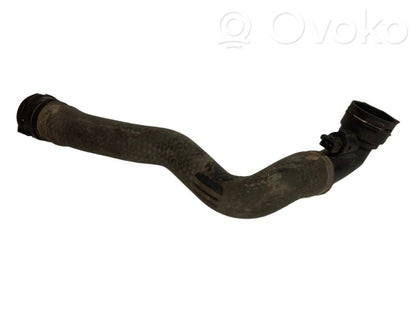 Caurulīte (-es) / šļūtene (-es)