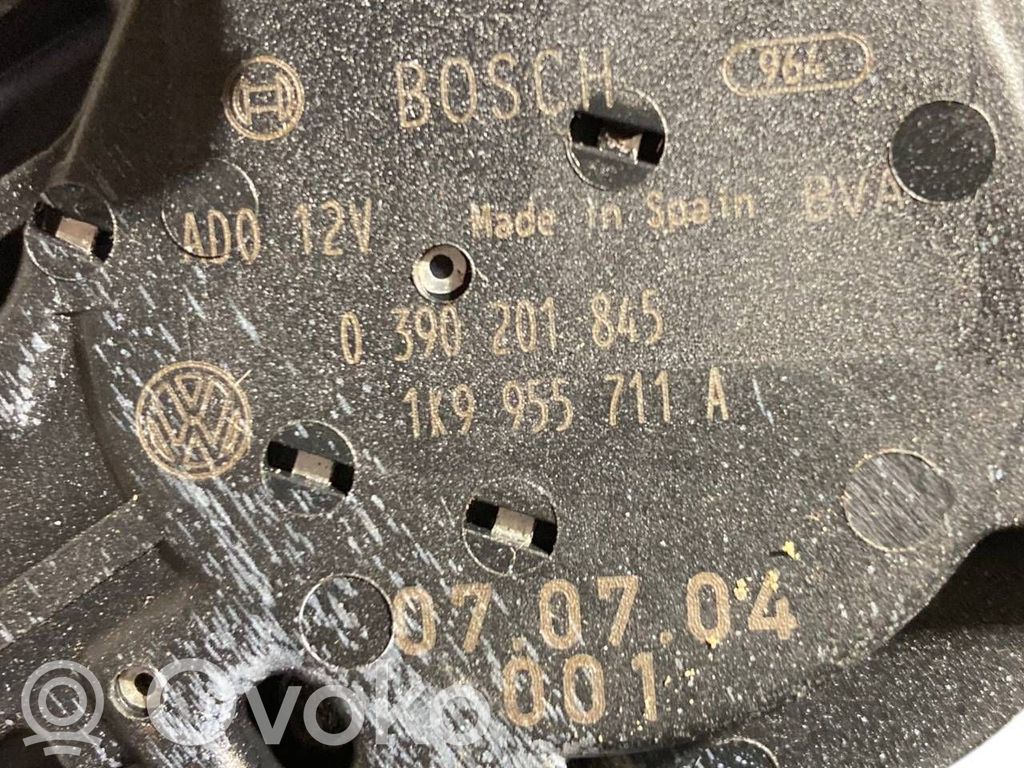 Aizmugurējā loga tīrītāja motoriņš