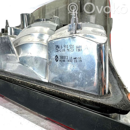 Задний фонарь в кузове