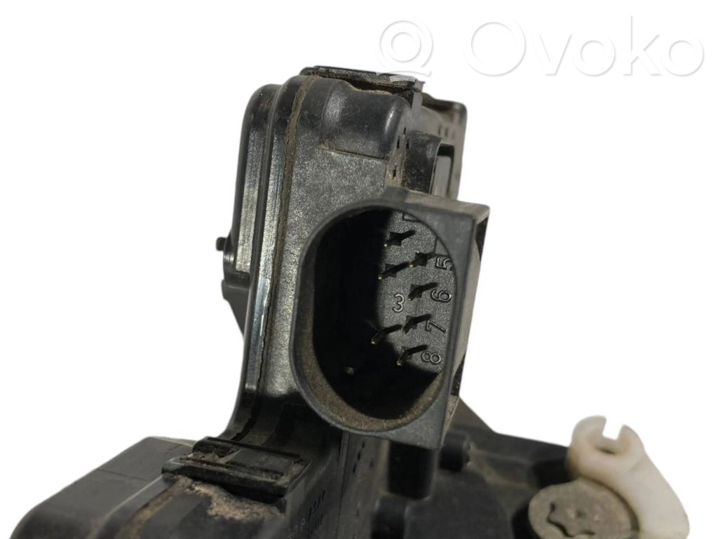 Aizmugurē slēdzene