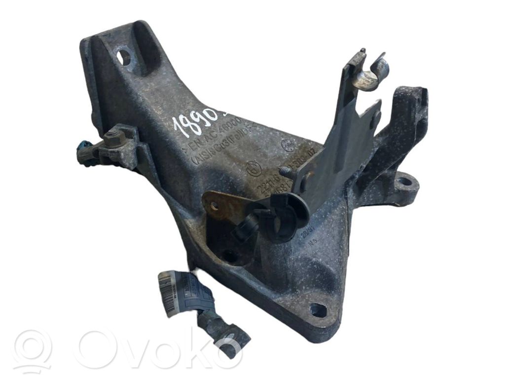 Engine mounting bracket