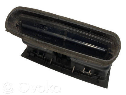 Aizmugurējā gaisa - ventilācijas reste