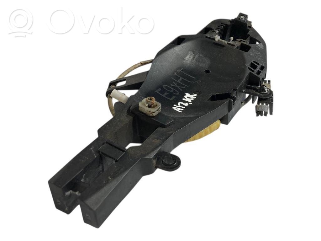 Aizmugurē turētājs / kronšteins ārējam atvēršanas rokturim