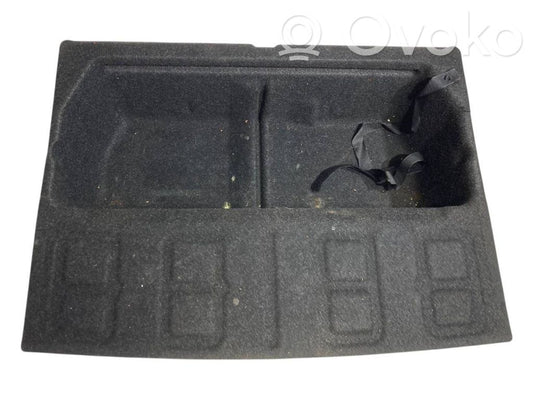 Rezerves riteņa nodalījuma dekoratīvā apdare