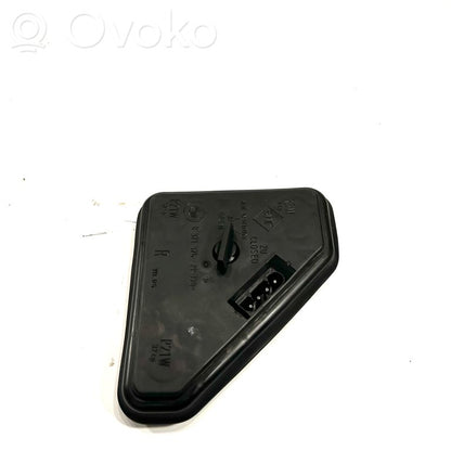 Aizmugures spuldzes vāka turētājs