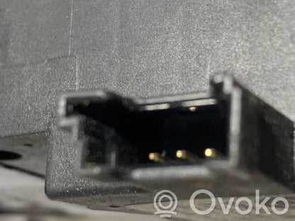 Aizmugurējā pārsega slēdzene