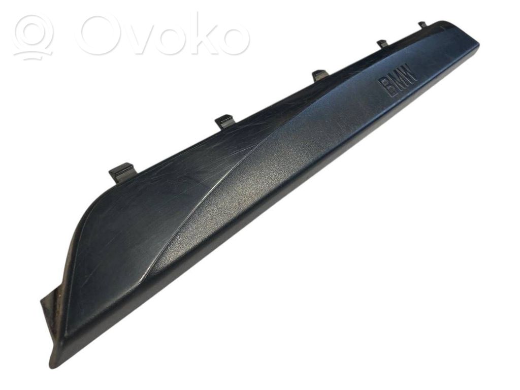 Priekšējā sliekšņa dekoratīvā apdare (iekšējā)
