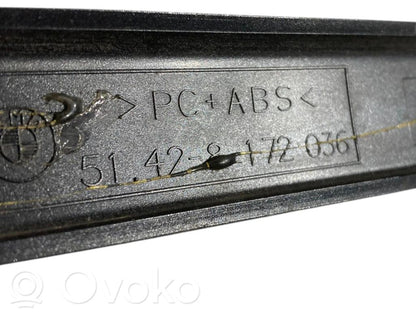 Aizmugurē durvju dekoratīvā apdare (moldings)