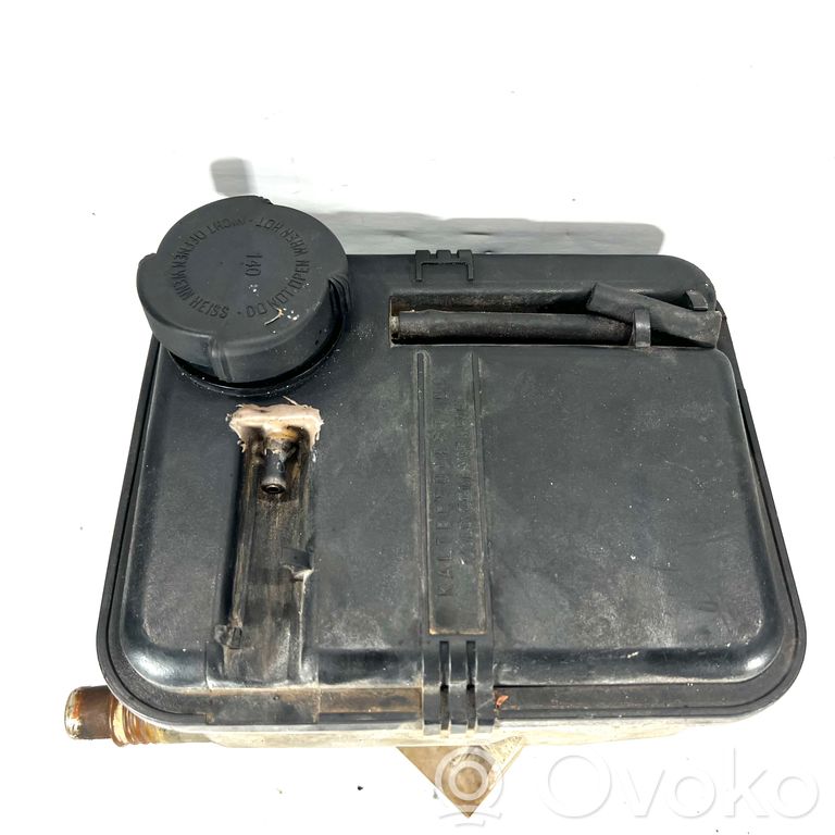 Расширительный бачок охлаждающей жидкости