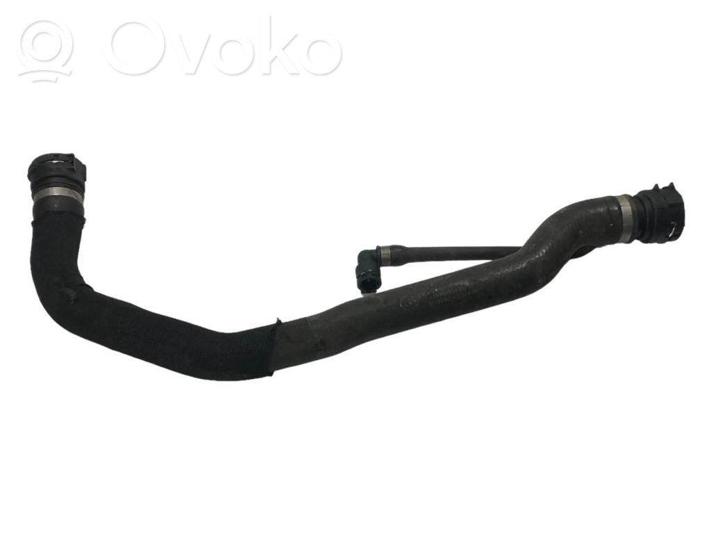 Caurulīte (-es) / šļūtene (-es)