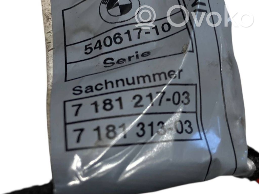 Priekšpusē durvju roktura vāciņš