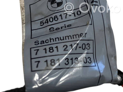 Priekšpusē durvju roktura vāciņš