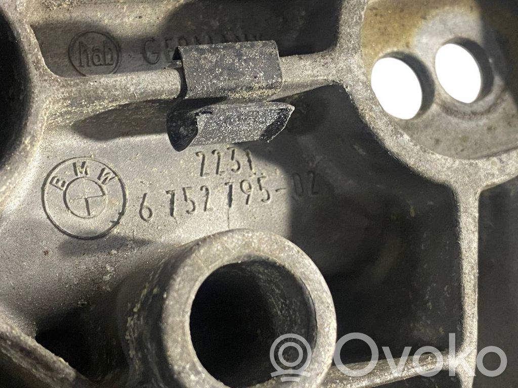 Pārnesumkārbas stiprinājuma kronšteins