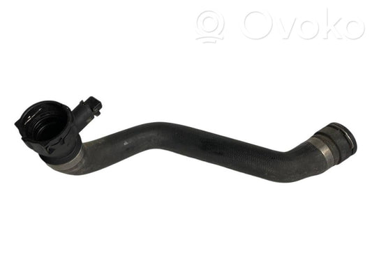 Caurulīte (-es) / šļūtene (-es)