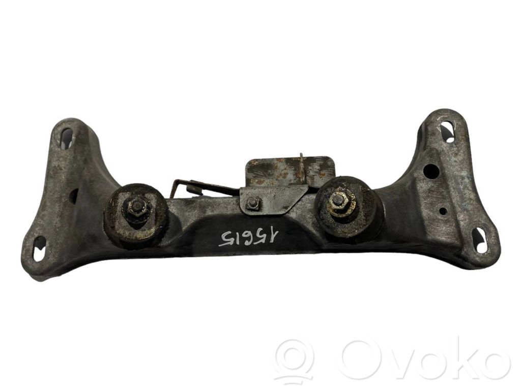 Transmission mounting bracket