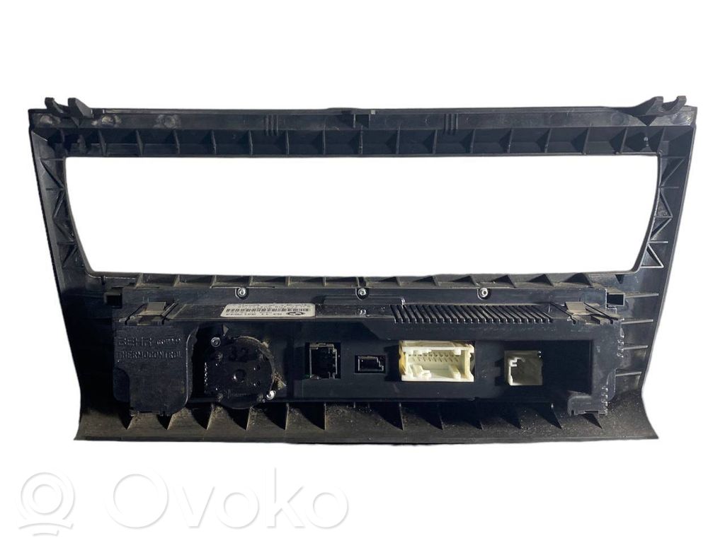Air conditioning / climate control / interior heating control unit (in the passenger compartment)