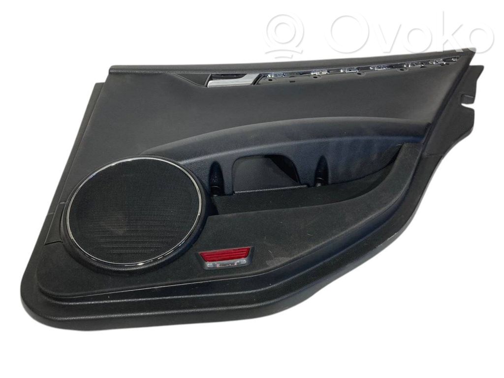 Apšuvums aizmugurējām durvīm