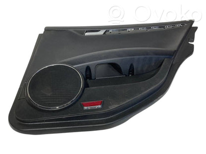 Apšuvums aizmugurējām durvīm