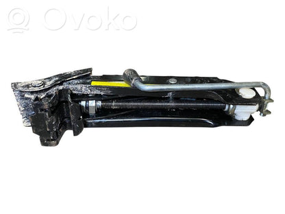 R16 rezerves ritenis