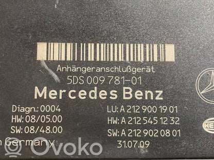 Piekabes āķa vadības bloks