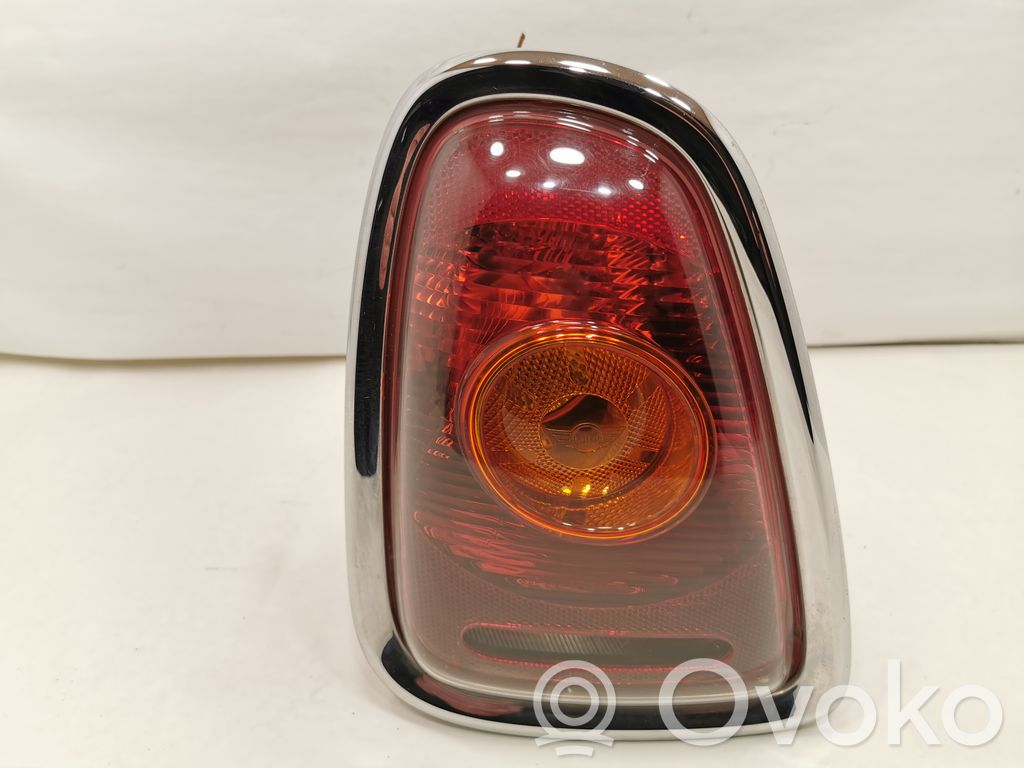 Aizmugurējais lukturis virsbūvē