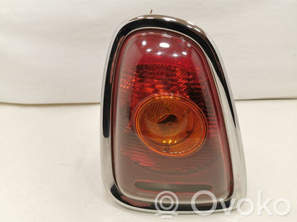 Aizmugurējais lukturis virsbūvē