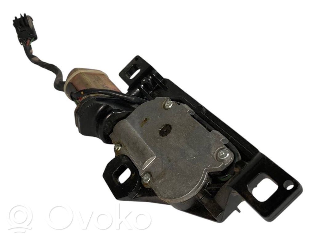 Aizmugurējā pārsega pievilcējs